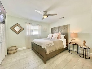 3 habitaciones, tabla de planchar con plancha, wifi y ropa de cama 