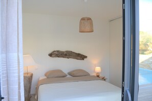 4 chambres, coffres-forts dans les chambres, fer et planche Ă repasser