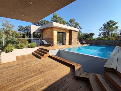 Villa Lutaquenmalou close to beaches heated swimming pool, terraces, rooftop