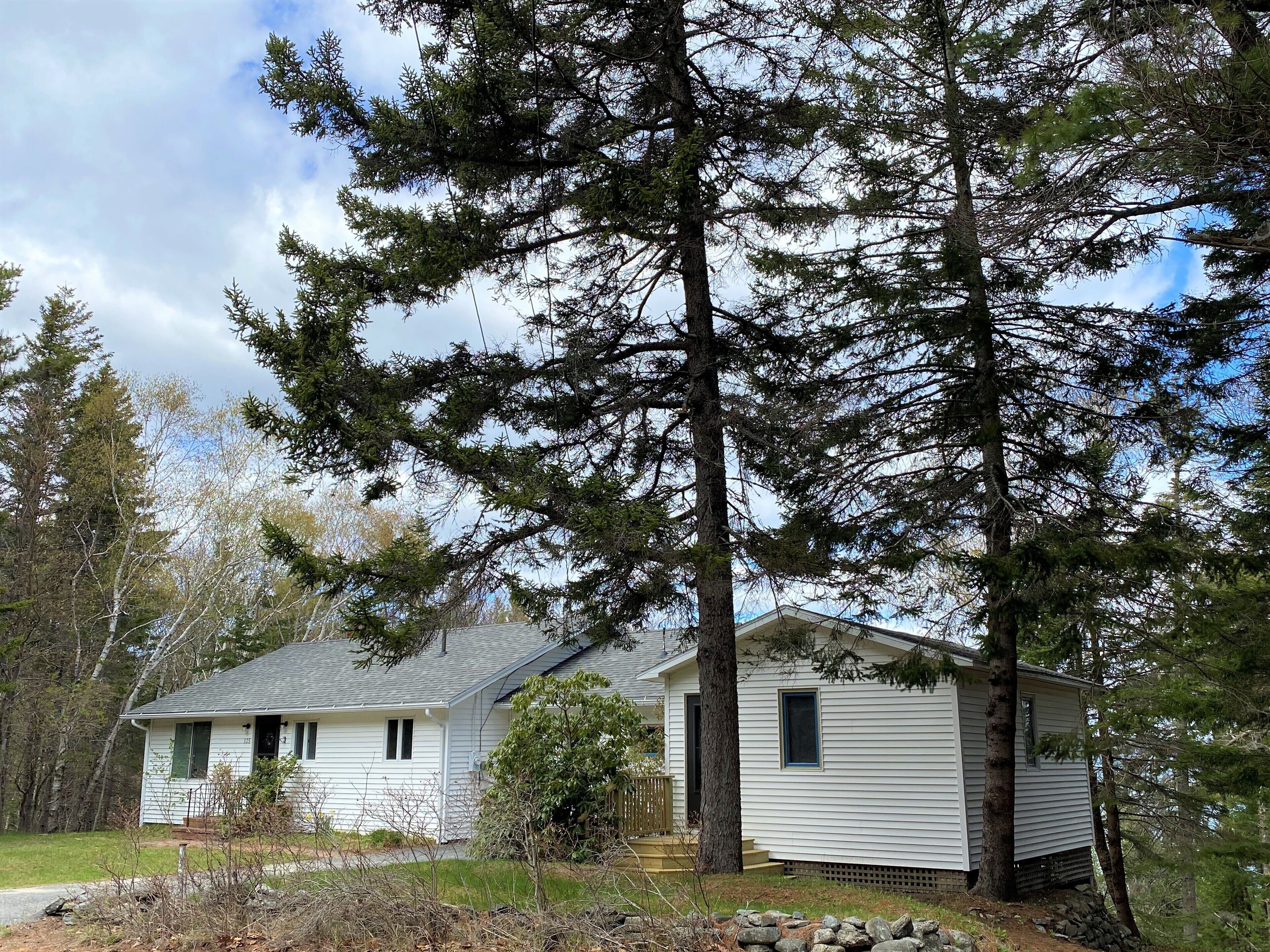 Oceanfront home only 2 miles to Acadia NPark and close to downtown Bar Harbor