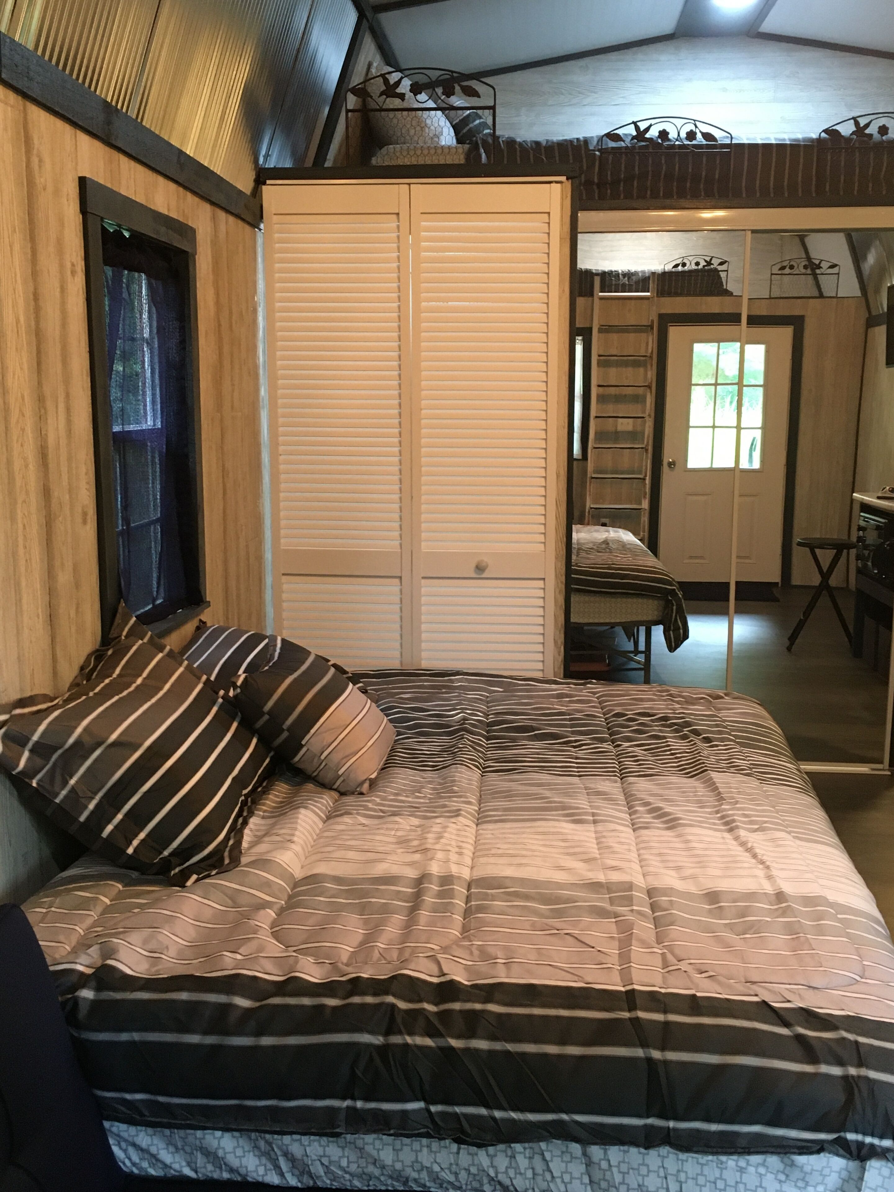 Tiny Cabin with HOT TUB! 