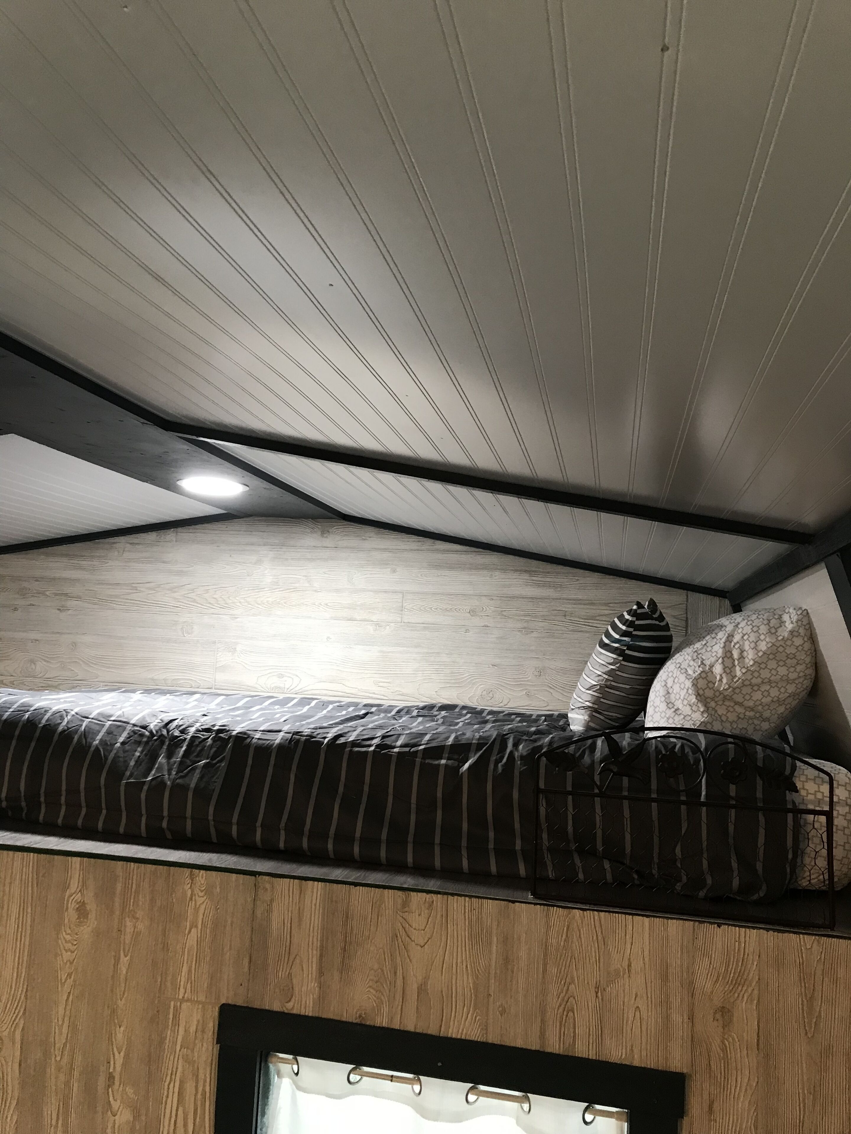 Tiny Cabin with HOT TUB! 