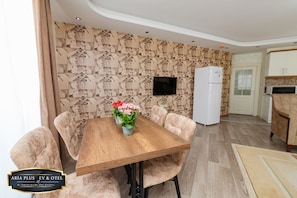 Business-Apartment, 2 Schlafzimmer | Wohnbereich