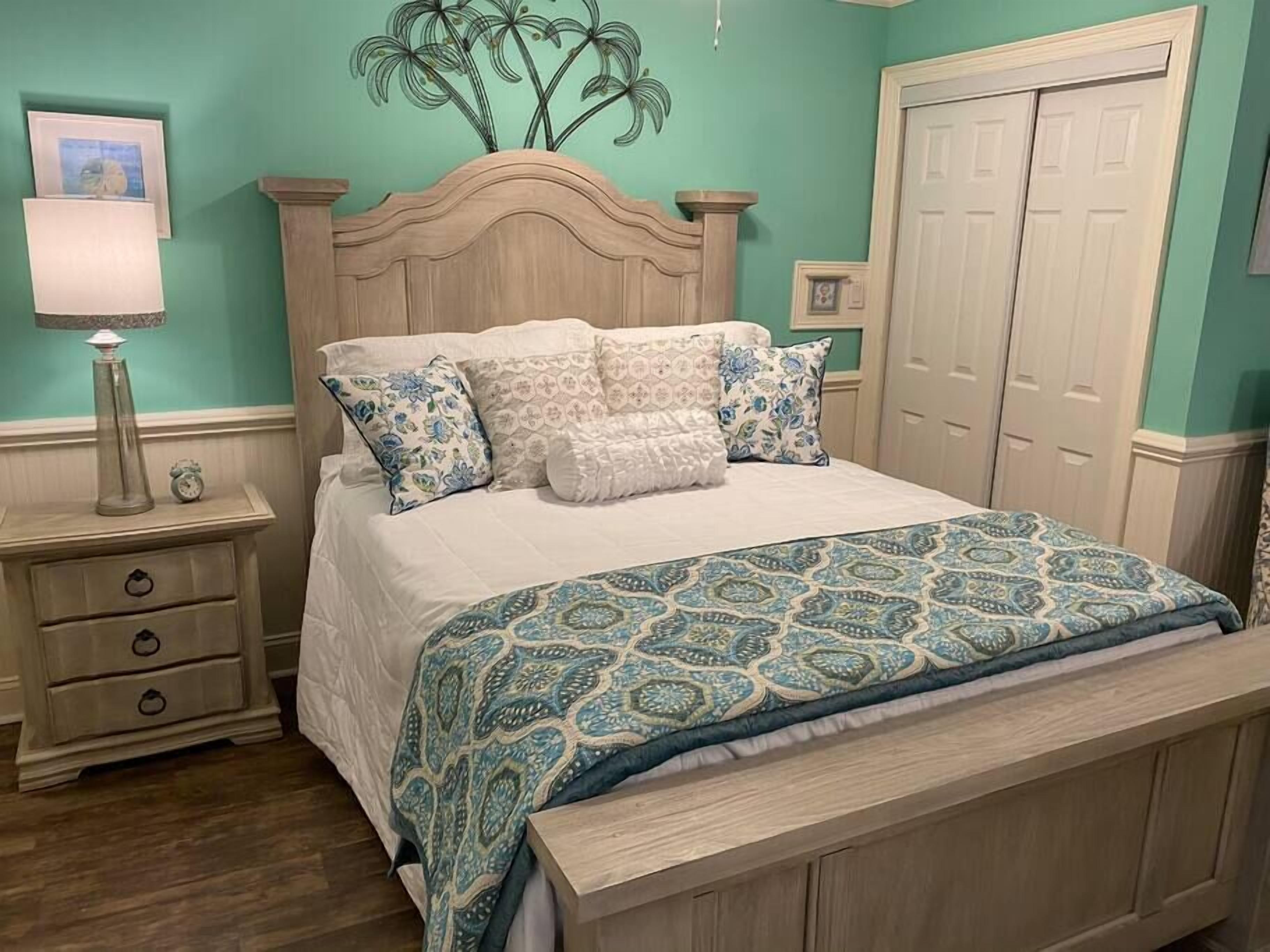 Beautiful 1 Bedroom Condo on the Golden Mile