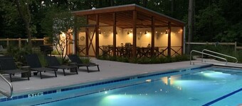 Steps from Pool w/ Private Hot Tub in Gorgeous Wooded Setting of New Buffalo