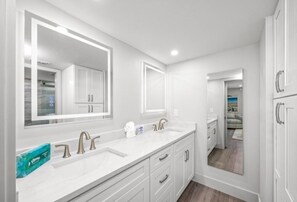 Bathroom - Tarpon Beach 206: Beautiful Condo & Stunning Gulf Views to Match (Sanibel)