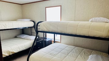 3 slaapkamers, een strijkplank/strijkijzer, wifi, beddengoed