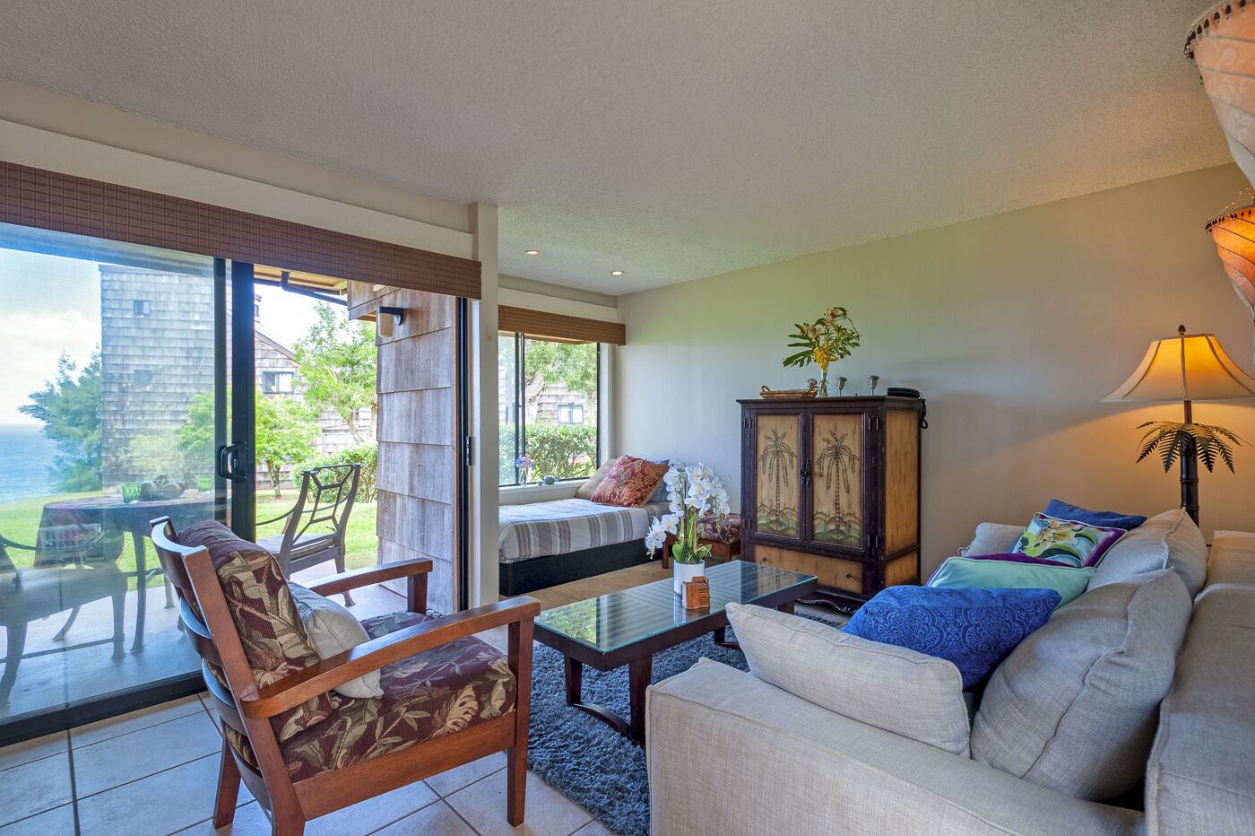 Hale Momona-charming ground floor island hideaway with ocean views, sweet!