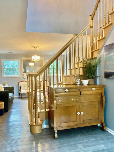 Welcome to Captain Henry's Coastal Retreat