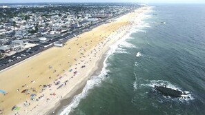 Beach nearby, sun loungers, beach towels