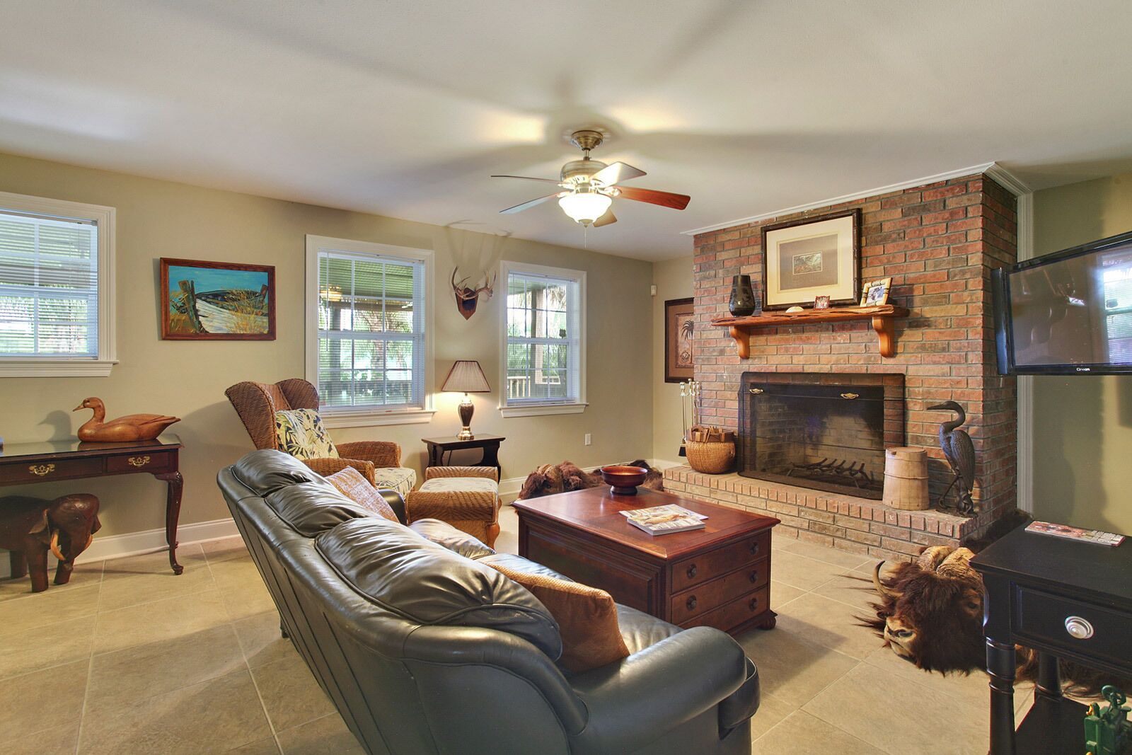 EXCEPTIONAL EXCLUSIVE ONE-OF-A-KIND 5 BEDROOM 5 BATH LODGE IN VENICE