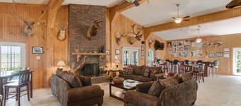 EXCEPTIONAL EXCLUSIVE ONE-OF-A-KIND 5 BEDROOM 5 BATH LODGE IN VENICE