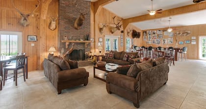 EXCEPTIONAL EXCLUSIVE ONE-OF-A-KIND 5 BEDROOM 5 BATH LODGE IN VENICE