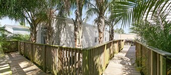 EXCEPTIONAL EXCLUSIVE ONE-OF-A-KIND 5 BEDROOM 5 BATH LODGE IN VENICE
