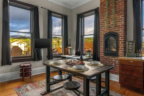 Dining - 1BR Loft, 14 ft ceilings, private sauna, in town (Leadville)