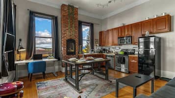 【Kitchen】 Fully stocked for real cooking — coffee gear, full fridge, oven, range, kettle