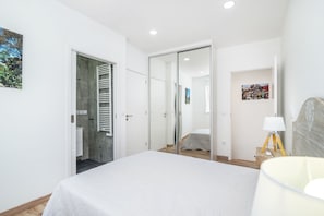 1 chambre, fer et planche à repasser, lit parapluie, Wi-Fi gratuit