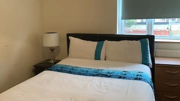 4 bedrooms, iron/ironing board, WiFi, bed sheets