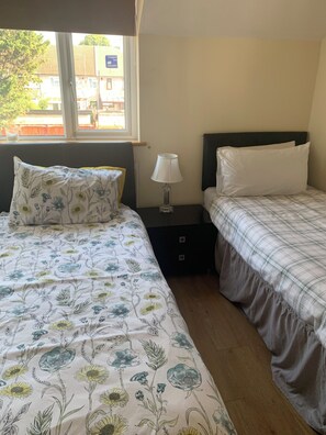 4 Schlafzimmer, Bügeleisen/Bügelbrett, WLAN, Bettwäsche