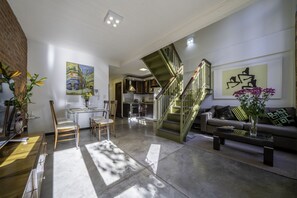 TV - PREMIUM LOFT IN A STRATEGIC LOCATION (Unknown)