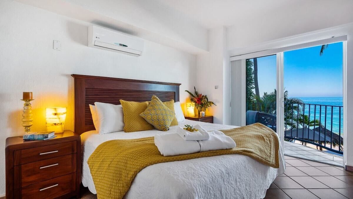 2 bedrooms, desk, iron/ironing board, WiFi