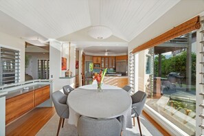 Casa, 3 habitaciones | Restaurantes