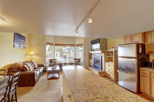 Condo, 1 chambre | Aire de séjour | Téléviseur à écran plat, lecteur de DVD