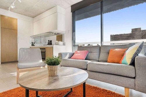 Comfy 2-Bed Balcony Unit near Iconic Chapel St