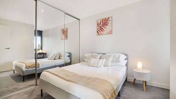 2 bedrooms, desk, iron/ironing board, WiFi