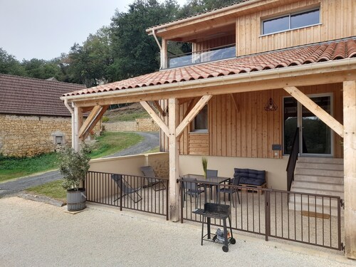 Le Séchoir des acacias, 110m2 gîte "La Noyeraie" with heated swimming pool. 