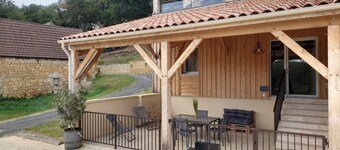 Le Séchoir des acacias, 110m2 gîte "La Noyeraie" with heated swimming pool. 