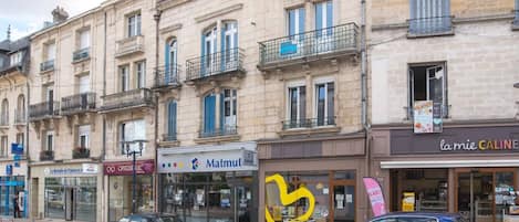 المنشأة من الخارج