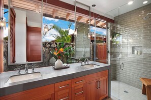 Bathtub, hair dryer, towels - Hale 'Imi Ola: Ocean Views, Luxury, Balinese Charm (Koloa)