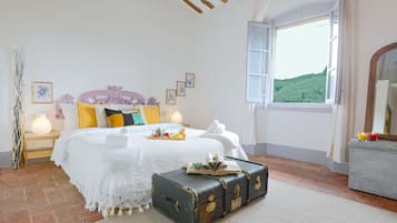 7 Schlafzimmer, Schreibtisch, Bügeleisen/Bügelbrett, Reisekinderbett