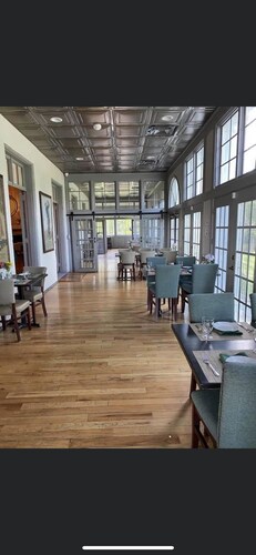 Saratoga Links track rental 4 bed 2.5 bath. Sleeps 8!!