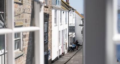 In-between Cottage, St Ives