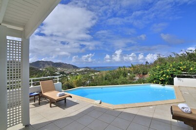 Villa JELUCA Beautiful and spacious villa with swimming pool