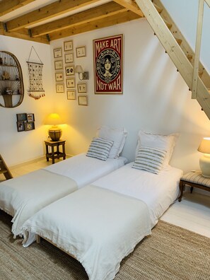 3 Schlafzimmer, Schreibtisch, Bügeleisen/Bügelbrett, Reisekinderbett