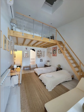 3 bedrooms, desk, iron/ironing board, travel crib