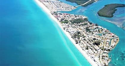 Paradise 🏝Beach heaven 🌞condo 🦩<br>