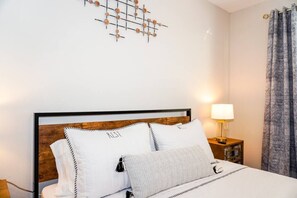 2 makuuhuonetta, silitysrauta/-lauta, vauvan matkasänky, ilmainen Wi-Fi