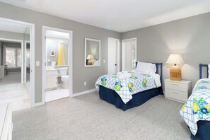 3 chambres, fer et planche à repasser, Wi-Fi gratuit, draps fournis