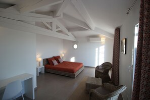 4 bedrooms, iron/ironing board, travel cot, free WiFi