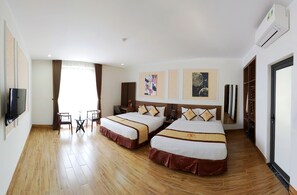 Minibar, in-room safe, free WiFi, bed sheets