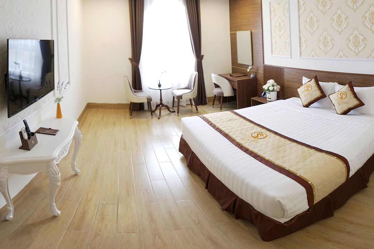 Minibar, in-room safe, free WiFi, bed sheets