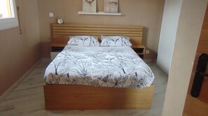 1 bedroom, desk, iron/ironing board, free WiFi