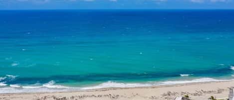 Una spiaggia nelle vicinanze, teli da spiaggia