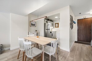 Dining - Old Town Views! Just Steps to Main St., Hiking, Biking, Skiing with Central A/C (Park City)
