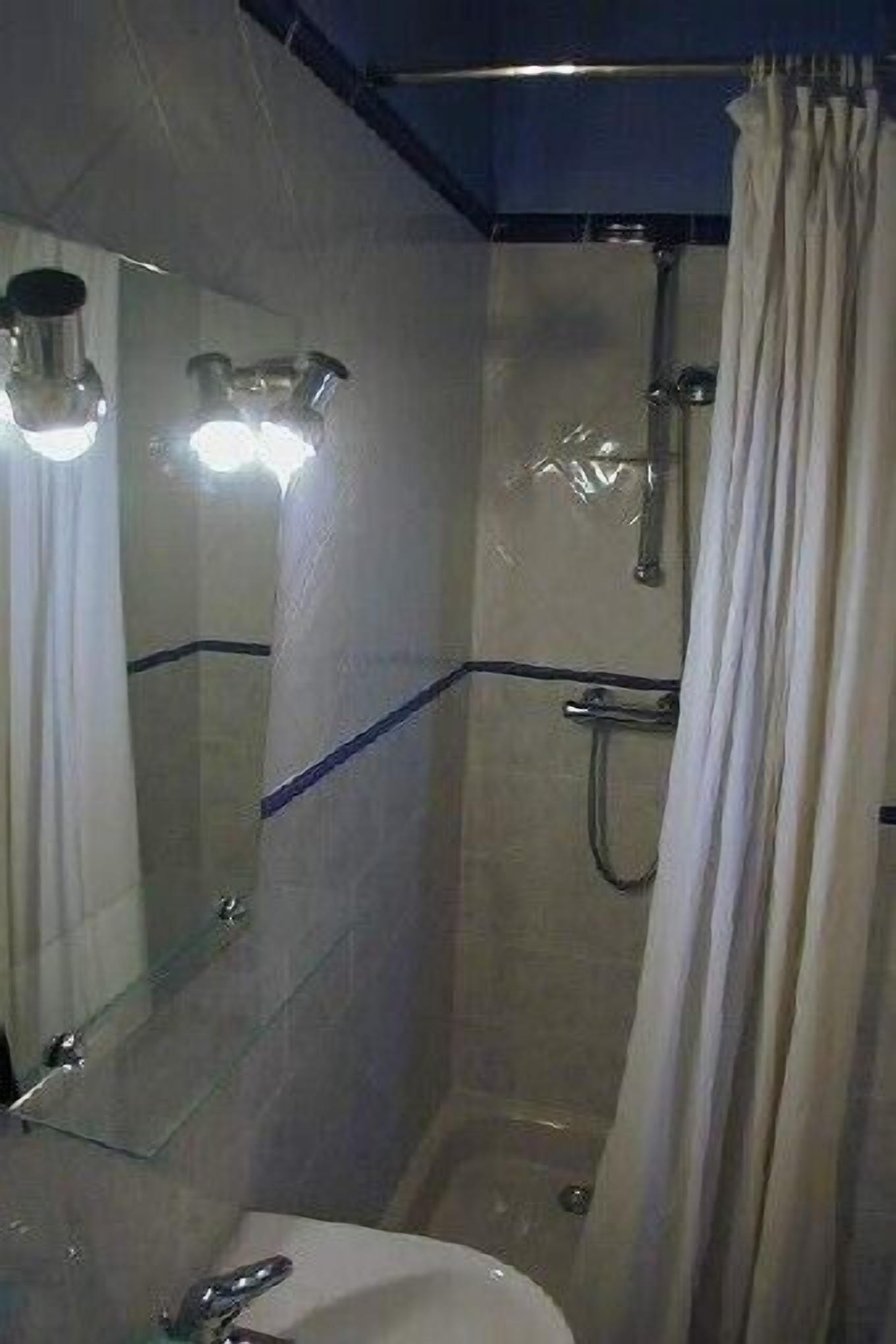 Pretty restored farmhouse in an old wine farm between Uzes and Nîmes