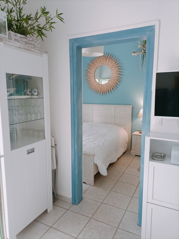 2 bedrooms, iron/ironing board, free WiFi